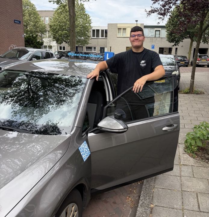 Dylano, geslaagd bij Rijschool Dado in juni 2026