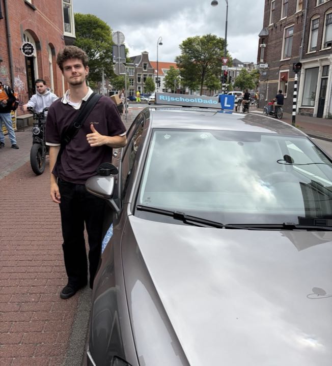 Zeno, geslaagd bij Rijschool Dado in juli 2026